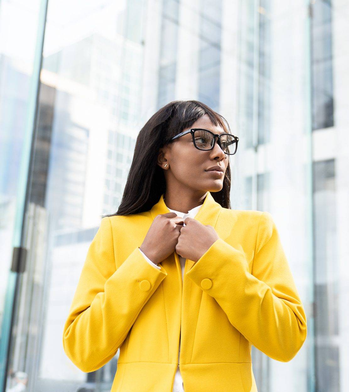 191010_7766-yellow-jacket-woman